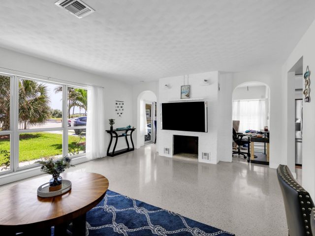 Дом в аренду по адресу 505 N Ocean Blvd - фото 6117636