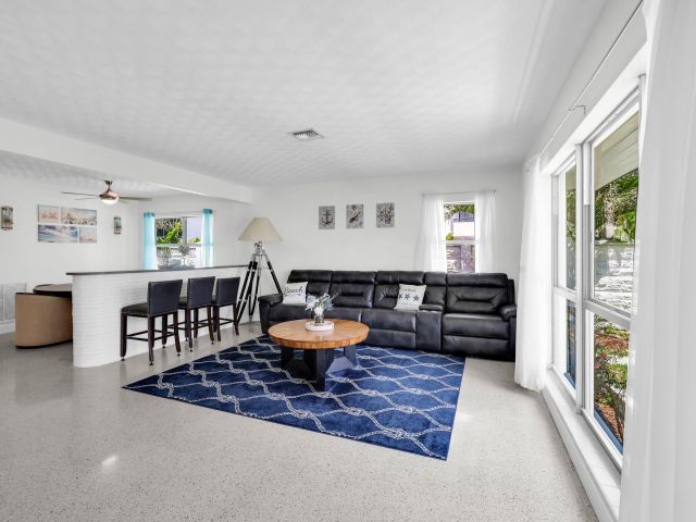 Дом в аренду по адресу 505 N Ocean Blvd - фото 6117638