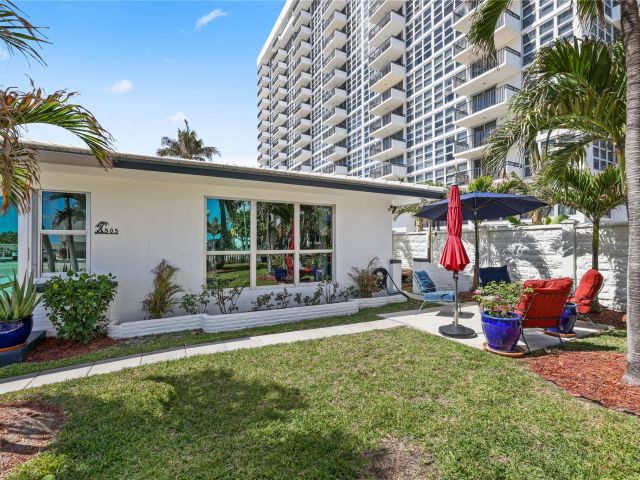 Дом в аренду по адресу 505 N Ocean Blvd - фото 6117640