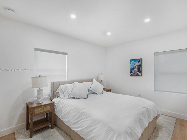 Дом в аренду по адресу 12325 NE 11th Pl - фото 6079249