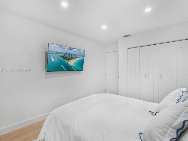 Дом в аренду по адресу 12325 NE 11th Pl - фото 6079250