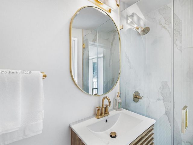 Дом в аренду по адресу 12325 NE 11th Pl - фото 6079252