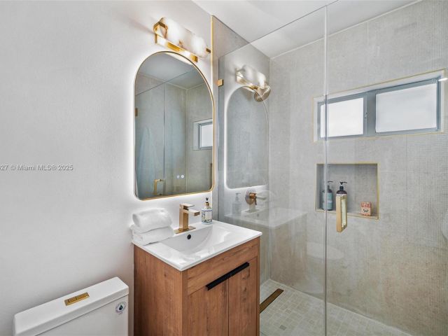 Дом в аренду по адресу 12325 NE 11th Pl - фото 6079253