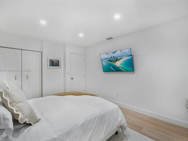 Дом в аренду по адресу 12325 NE 11th Pl - фото 6079254