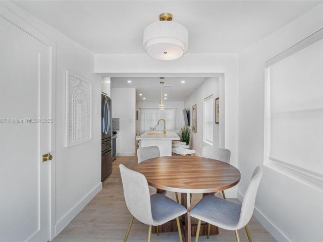 Дом в аренду по адресу 12325 NE 11th Pl - фото 6079257