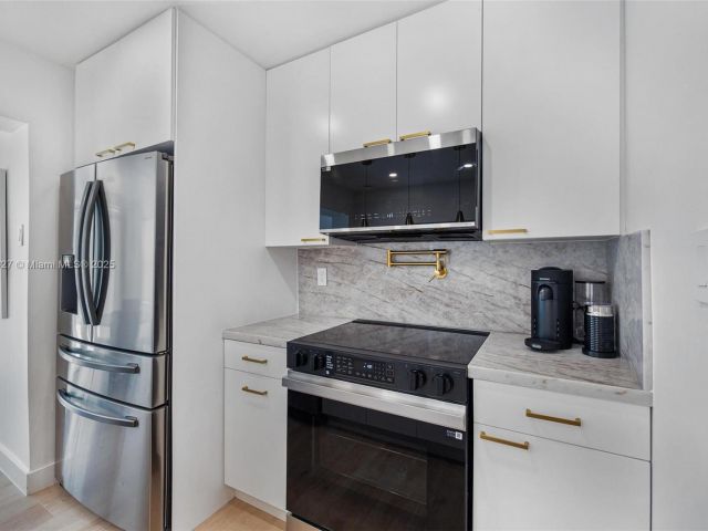 Дом в аренду по адресу 12325 NE 11th Pl - фото 6079259