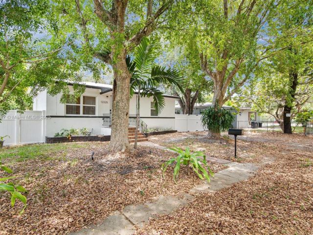 Дом в аренду по адресу 12325 NE 11th Pl - фото 6079267