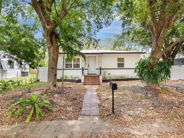 Дом в аренду по адресу 12325 NE 11th Pl - фото 6079268