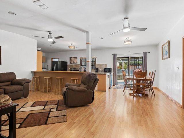 Продажа дома по адресу 1045 NW 47th Terrace - фото 6094198