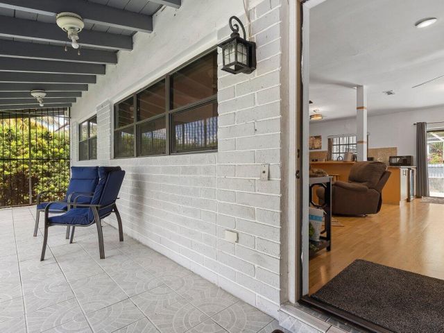 Продажа дома по адресу 1045 NW 47th Terrace - фото 6094199