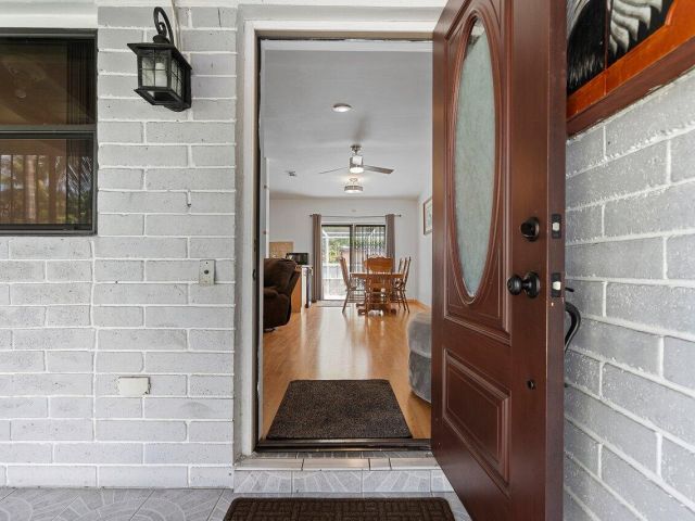 Продажа дома по адресу 1045 NW 47th Terrace - фото 6094200