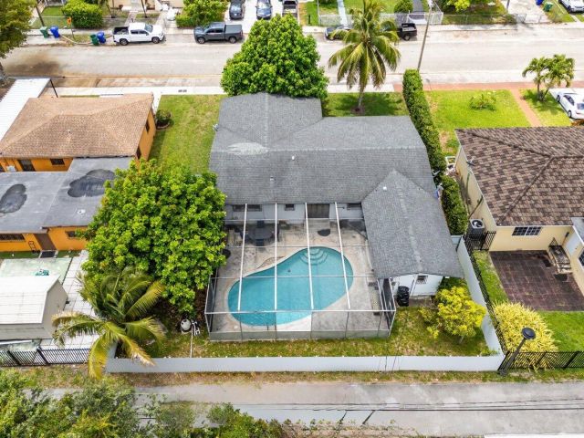 Продажа дома по адресу 1045 NW 47th Terrace - фото 6094202