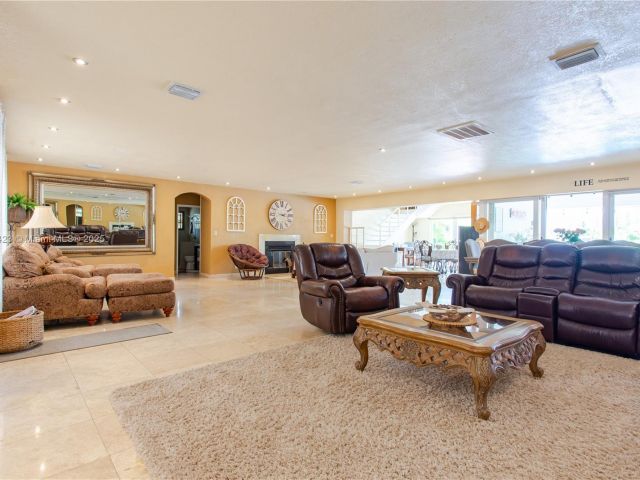 Продажа дома по адресу 2908 Bayview Dr - фото 6085565