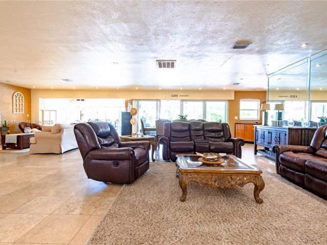 Продажа дома по адресу 2908 Bayview Dr - фото 6085566