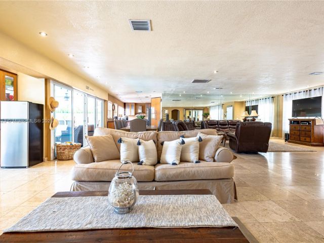 Продажа дома по адресу 2908 Bayview Dr - фото 6085567