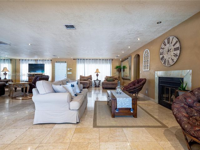 Продажа дома по адресу 2908 Bayview Dr - фото 6085568