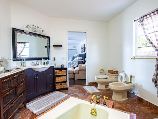 Продажа дома по адресу 2908 Bayview Dr - фото 6085569