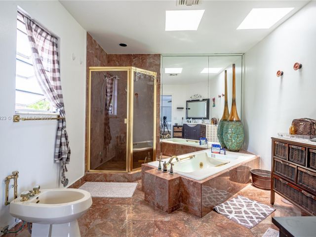 Продажа дома по адресу 2908 Bayview Dr - фото 6085570