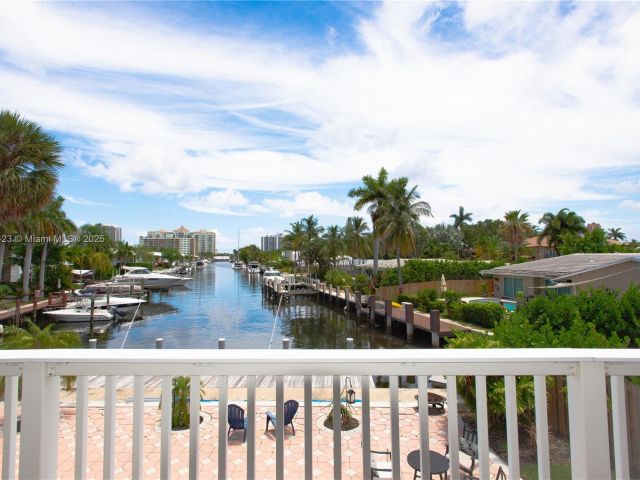 Продажа дома по адресу 2908 Bayview Dr - фото 6085575