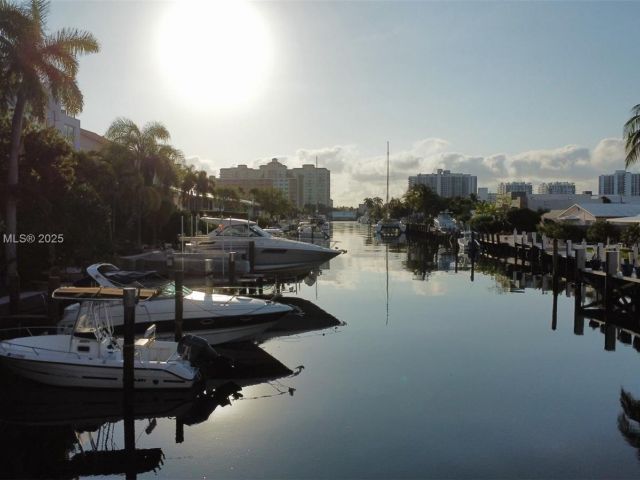 Продажа дома по адресу 2908 Bayview Dr - фото 6085580