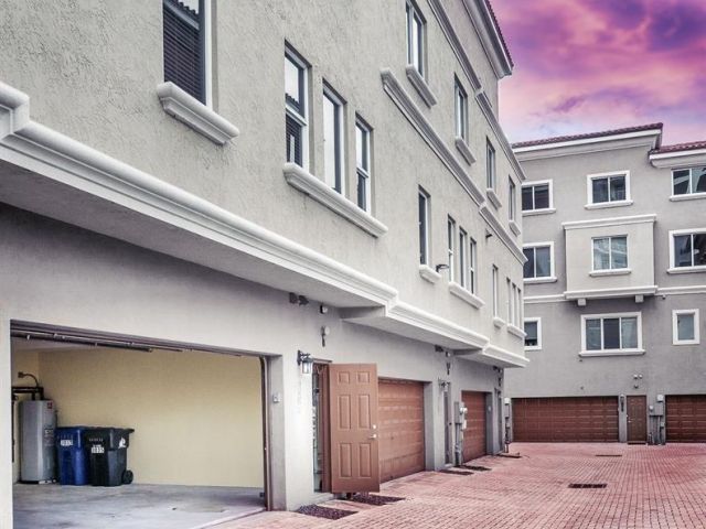 Дом в аренду по адресу 3035 Riomar St - фото 6114624