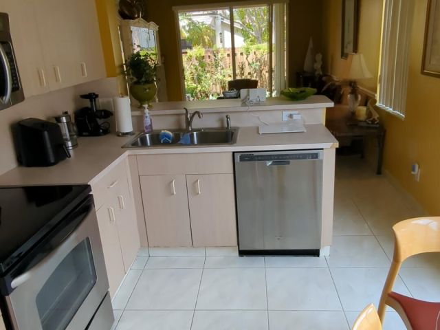 Дом в аренду по адресу 1481 SW 105th Avenue - фото 6117791