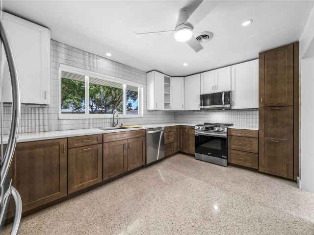 Дом в аренду по адресу 3140 Calle Largo Dr - фото 6113152