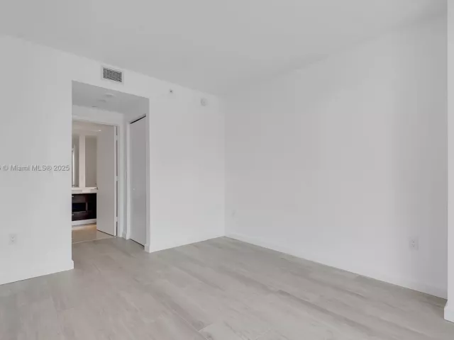 Продажа квартиры #2105 - фото 6082854