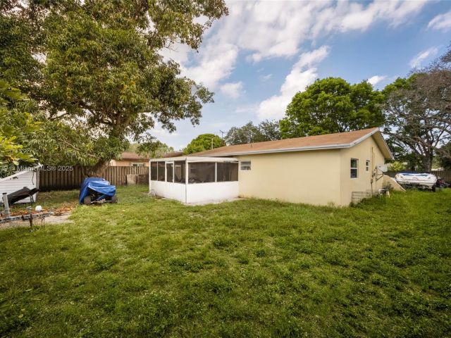 Продажа дома по адресу 3430 N 65th Ave - фото 6083393