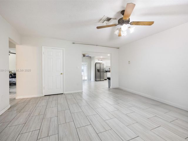 Продажа дома по адресу 3430 N 65th Ave - фото 6083400