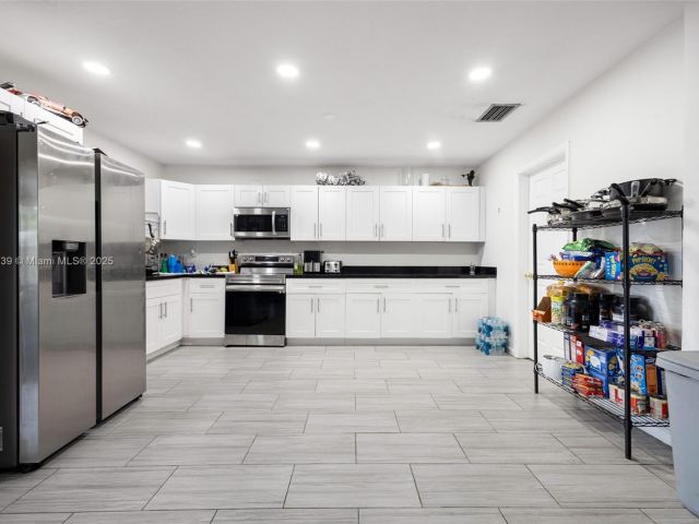 Продажа дома по адресу 3430 N 65th Ave - фото 6083402