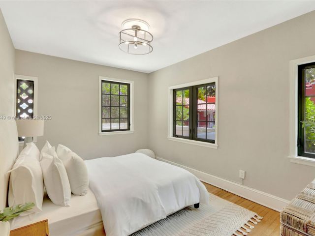 Продажа дома по адресу 447 Giralda Ave. - фото 6082064