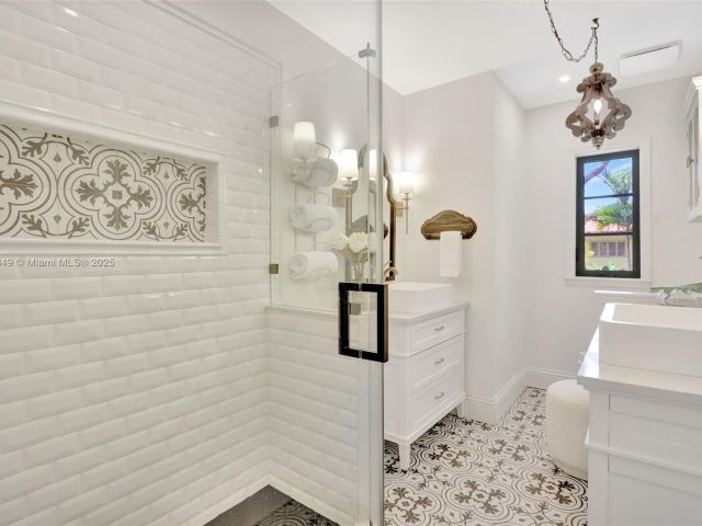 Продажа дома по адресу 447 Giralda Ave. - фото 6082065