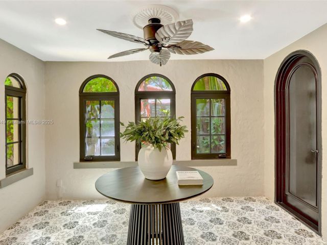 Продажа дома по адресу 447 Giralda Ave. - фото 6082072