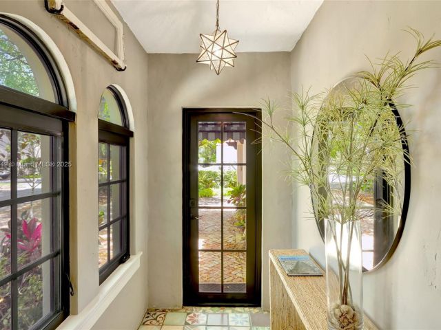 Продажа дома по адресу 447 Giralda Ave. - фото 6082073