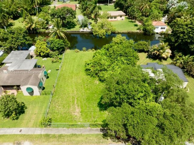 Продажа дома по адресу 75 NW 85th St - фото 6083067