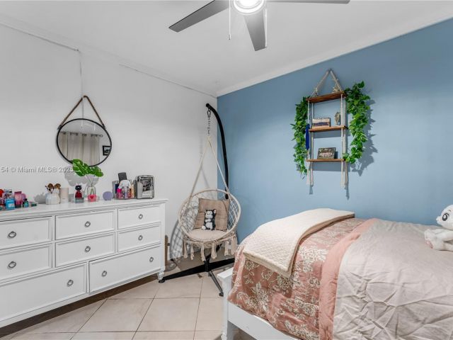 Продажа дома по адресу 1760 NW 12th Ave - фото 6093517