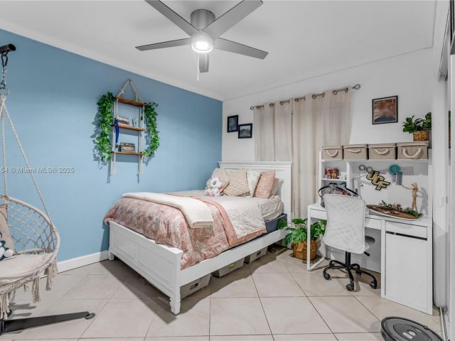 Продажа дома по адресу 1760 NW 12th Ave - фото 6093518