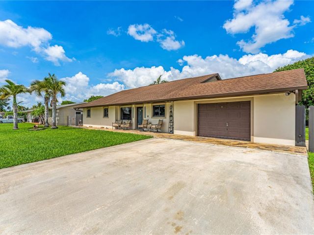 Продажа дома по адресу 1760 NW 12th Ave - фото 6093531