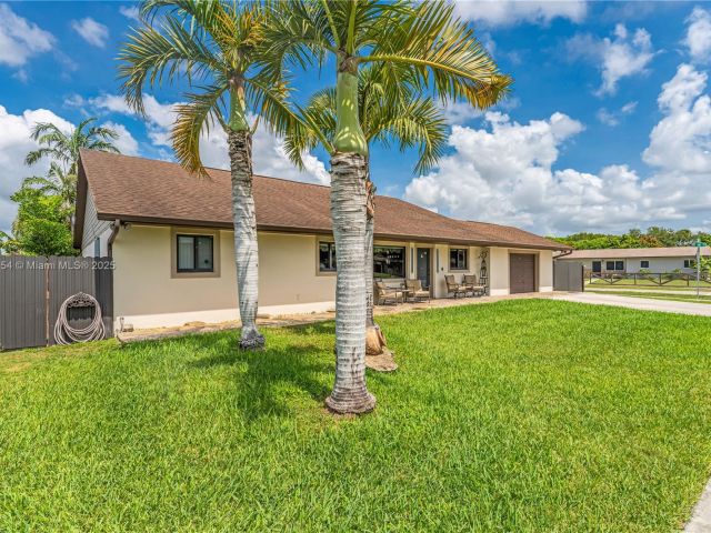 Продажа дома по адресу 1760 NW 12th Ave - фото 6093533