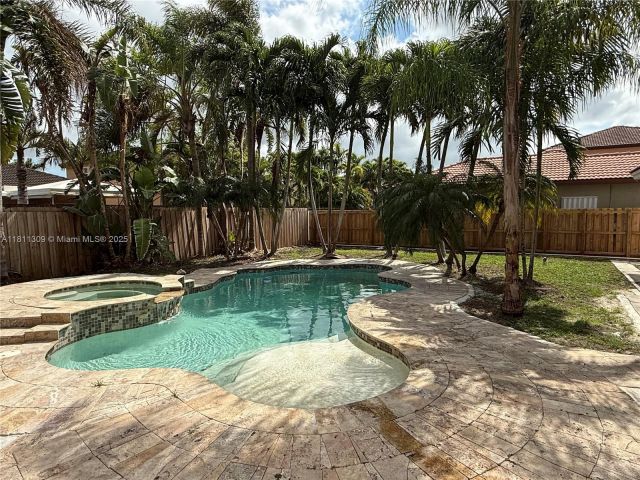 Продажа дома по адресу 4157 NE 14th St - фото 6085290