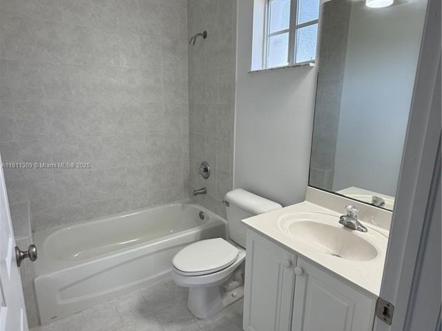 Продажа дома по адресу 4157 NE 14th St - фото 6085294