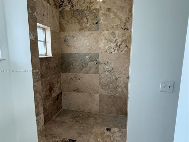 Продажа дома по адресу 4157 NE 14th St - фото 6085297