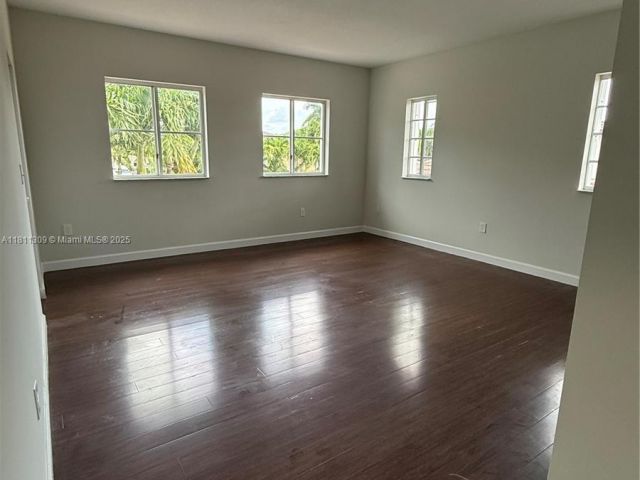 Продажа дома по адресу 4157 NE 14th St - фото 6085298