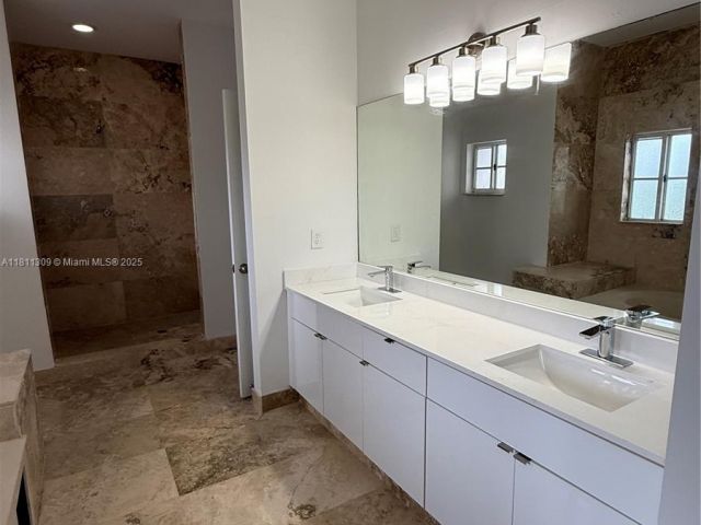 Продажа дома по адресу 4157 NE 14th St - фото 6085300