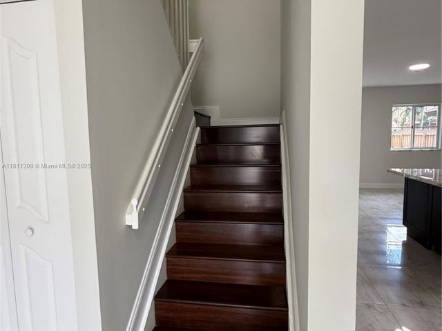 Продажа дома по адресу 4157 NE 14th St - фото 6085303