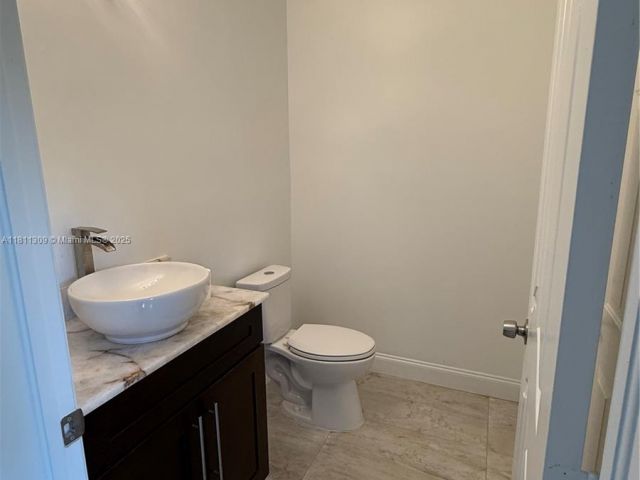 Продажа дома по адресу 4157 NE 14th St - фото 6085304