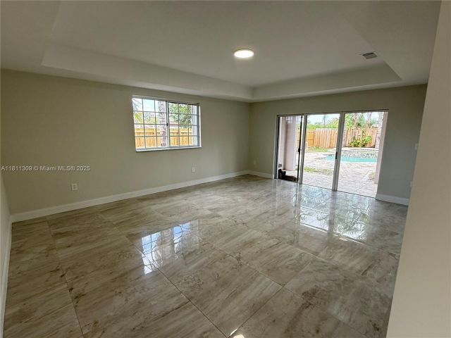 Продажа дома по адресу 4157 NE 14th St - фото 6085305