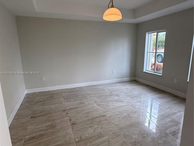Продажа дома по адресу 4157 NE 14th St - фото 6085306