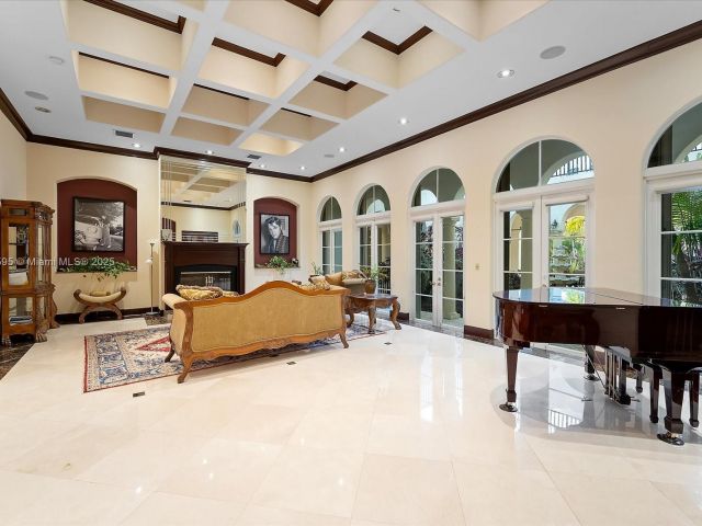 Продажа дома по адресу 18451 SW 158th St - фото 6113547